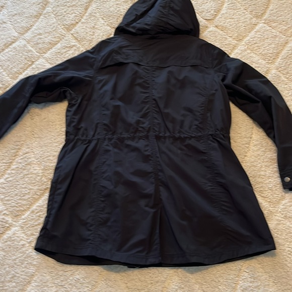 Eddie Bauer black, nylon, lightweight parka. 2X - Picture 7 of 7